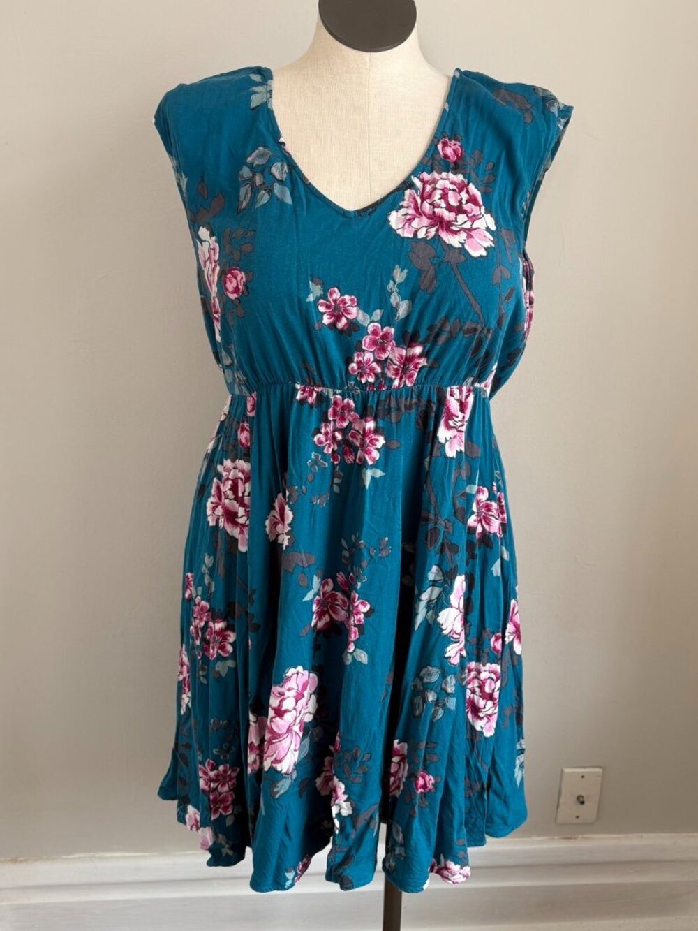 GUC Torrid 1X Blue Floral Sleeveless Mini Dress with Pockets